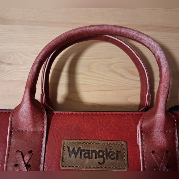 Wrangler Vibrant Red Bag With Crossbody Strap - Picture 5 of 12